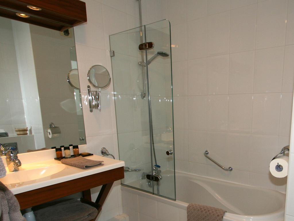 Hotel Les Almadies - Coeur De Ville Saint-Jean-de-Luz Bilik gambar