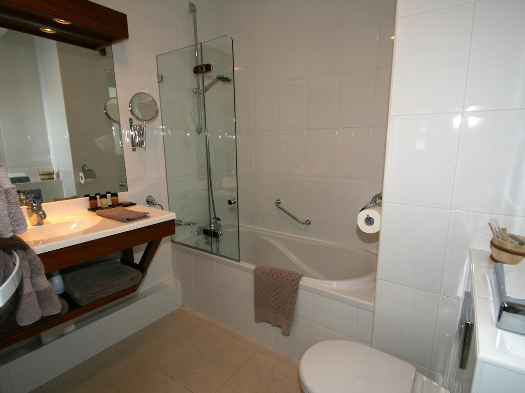 Hotel Les Almadies - Coeur De Ville Saint-Jean-de-Luz Bilik gambar