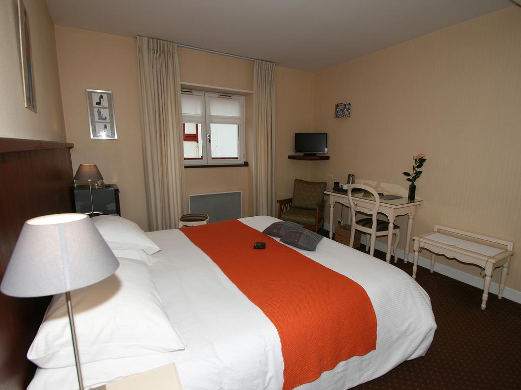 Hotel Les Almadies - Coeur De Ville Saint-Jean-de-Luz Bilik gambar