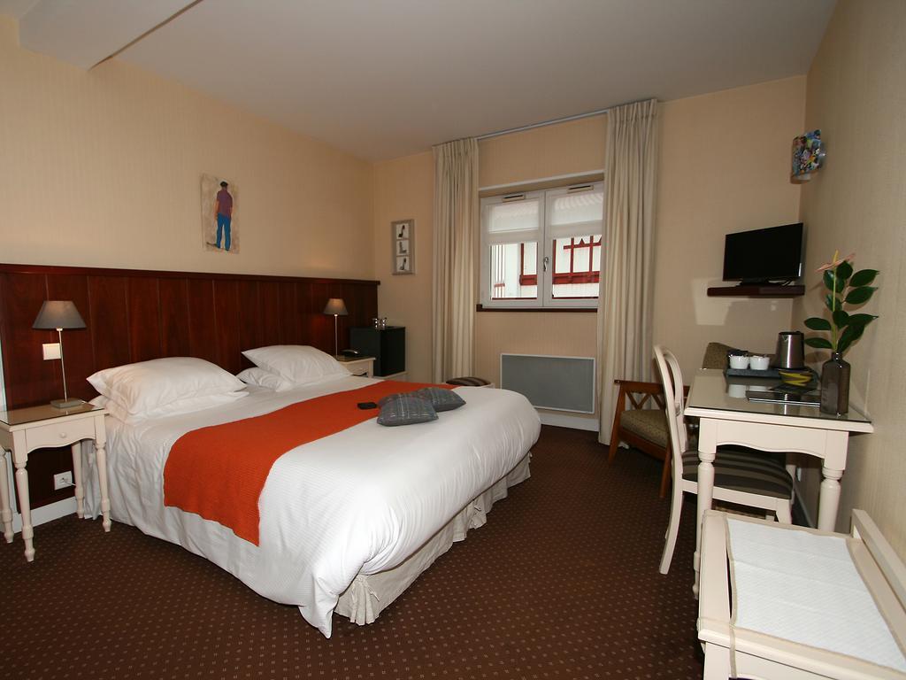 Hotel Les Almadies - Coeur De Ville Saint-Jean-de-Luz Bilik gambar