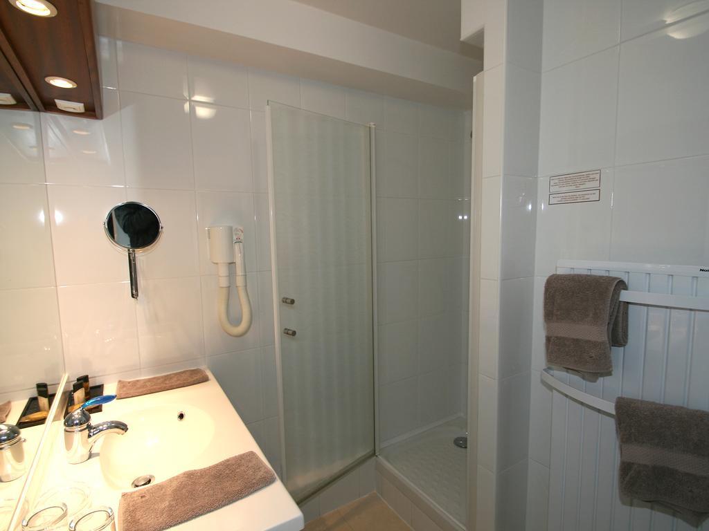 Hotel Les Almadies - Coeur De Ville Saint-Jean-de-Luz Bilik gambar