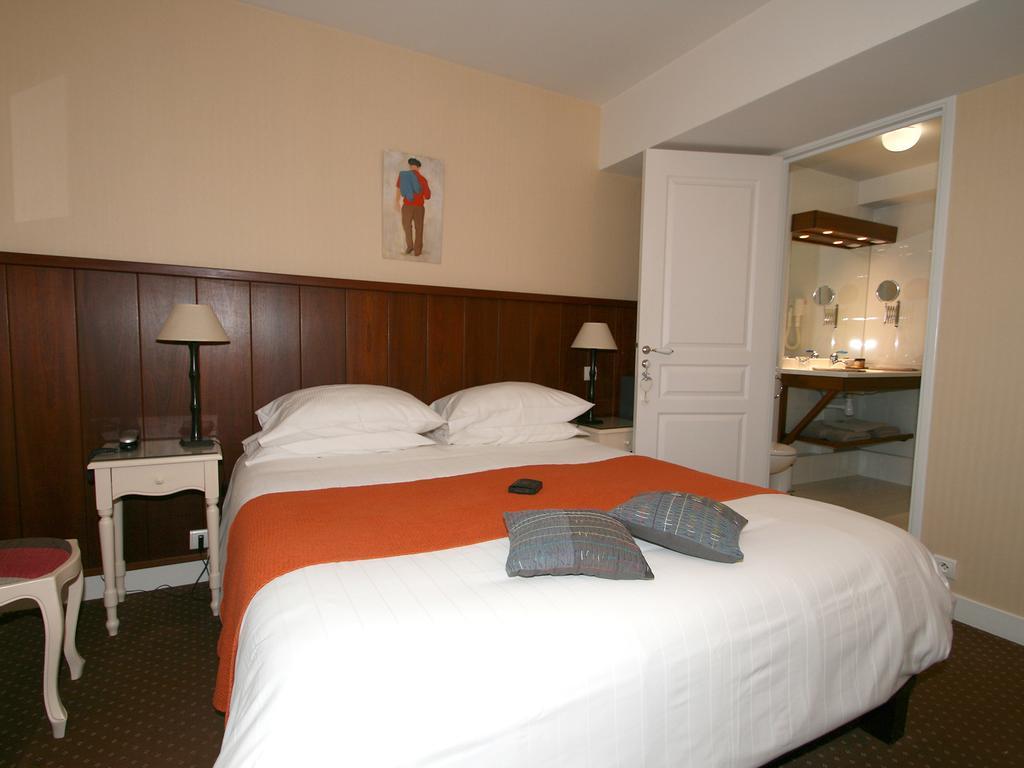 Hotel Les Almadies - Coeur De Ville Saint-Jean-de-Luz Bilik gambar